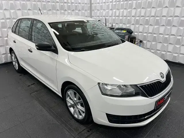Gebraucht Skoda Rapid Active 90 PS (66 kW) 2015 Weiß Kleinwagen