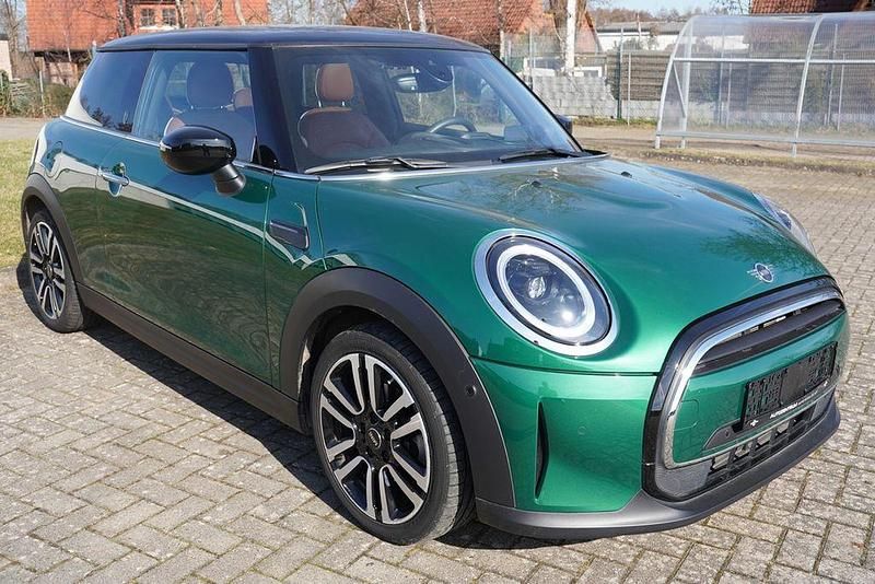 Gebraucht Mini Cooper 136 PS (100 kW) 2022 British racing green iv metall Kleinwagen