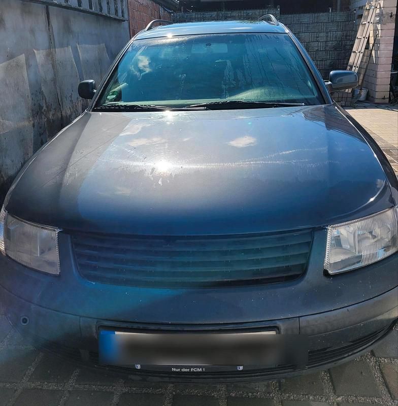 Grau Gebraucht 2000 VW Passat Kombi | 400 € (Superpreis) - Bild 1/4