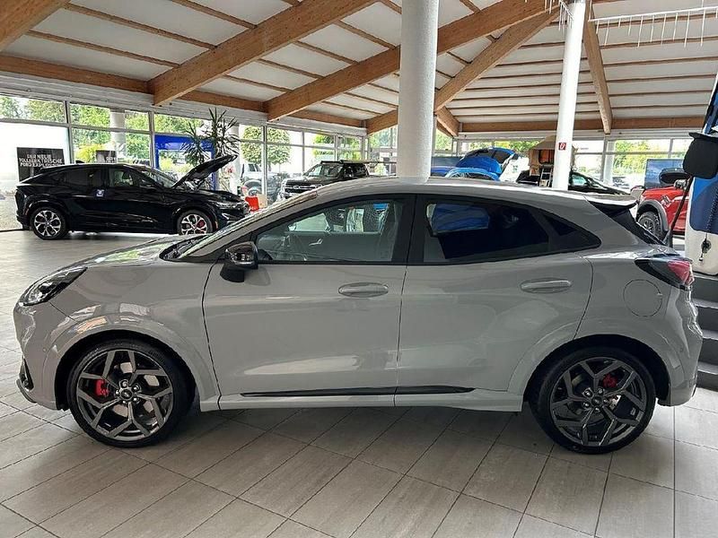 Neu Ford Puma ST 200 PS (147 kW) 2025 Grau Limousine