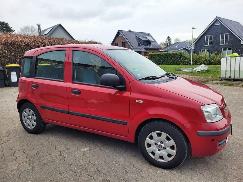 Używany Fiat Panda 60 KM (44 kW) 2010 Czerwony Hatchback