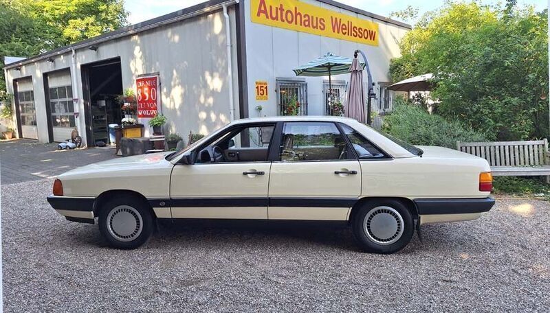 Beige Gebraucht 1986 Audi 100 Young Limousine | 6.790 € - Bild 1/4