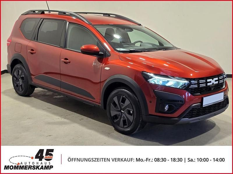 Neu Dacia Jogger Expression 101 PS (74 kW) 2025 Braun Van / Kleinbus