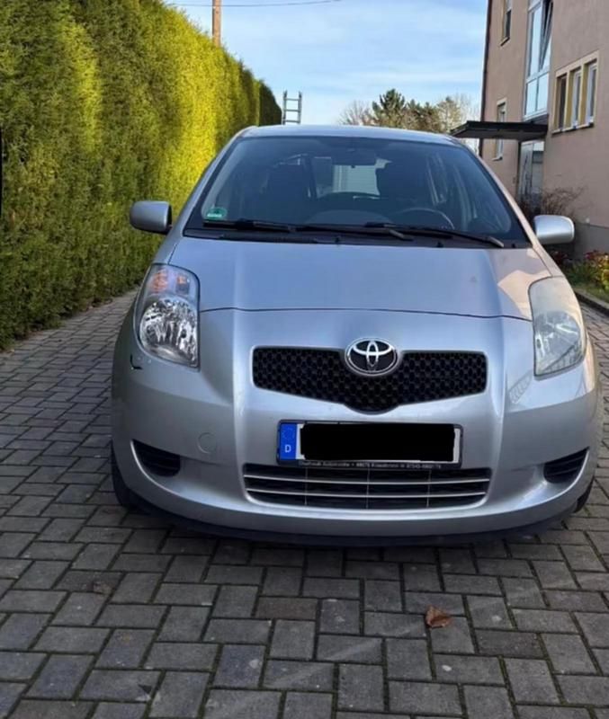 Gebraucht Toyota Yaris 87 PS (63 kW) 2007 Silber Kleinwagen