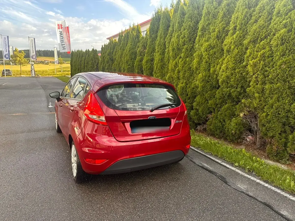 Gebraucht Ford Fiesta 60 PS (44 kW) 2009 Rot Kleinwagen