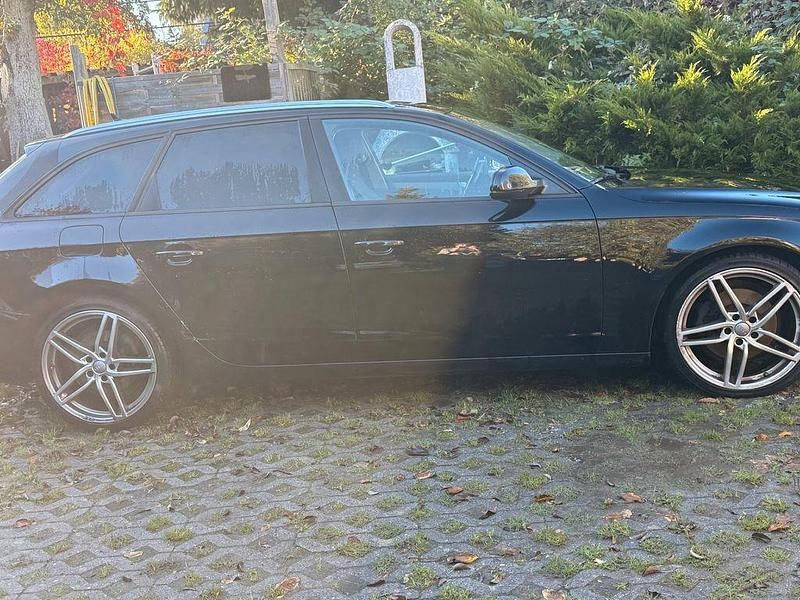 Schwarz Gebraucht 2012 Audi A4 Ambition Kombi | 11.450 € (Etwas zu teuer) - Bild 1/4