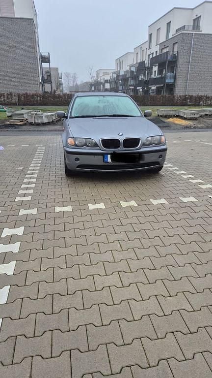 Grau Gebraucht 2005 BMW 318 Limousine | 2.000 € (Superpreis) - Bild 1/4