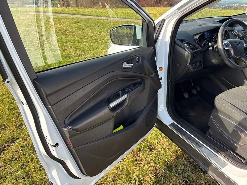 Gebraucht Ford Kuga Trend 150 PS (110 kW) 2013 Weiß SUV