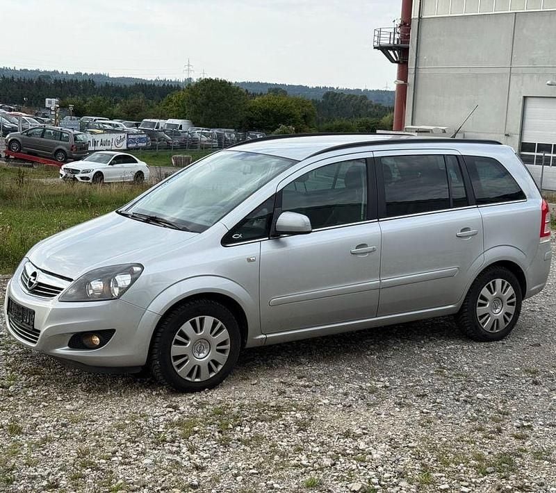 Silber Gebraucht 2011 Opel Zafira Van / Kleinbus | 2.650 € (Superpreis) - Bild 1/4