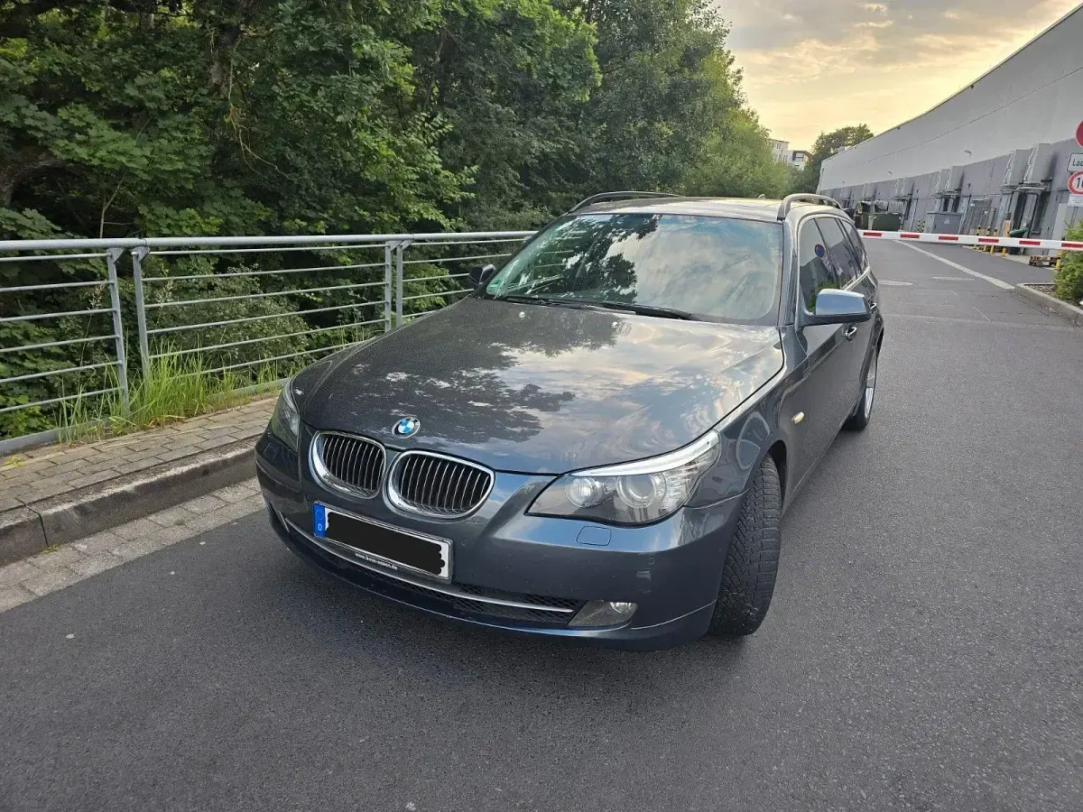 Gebraucht BMW 525 Exclusive 197 PS (144 kW) 2010 Grau Kombi