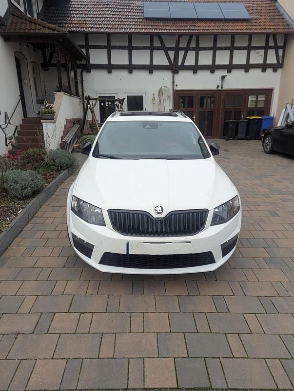 Weiß Gebraucht 2016 Skoda Octavia Kombi | 19.250 € (Teuer) - Bild 1/4