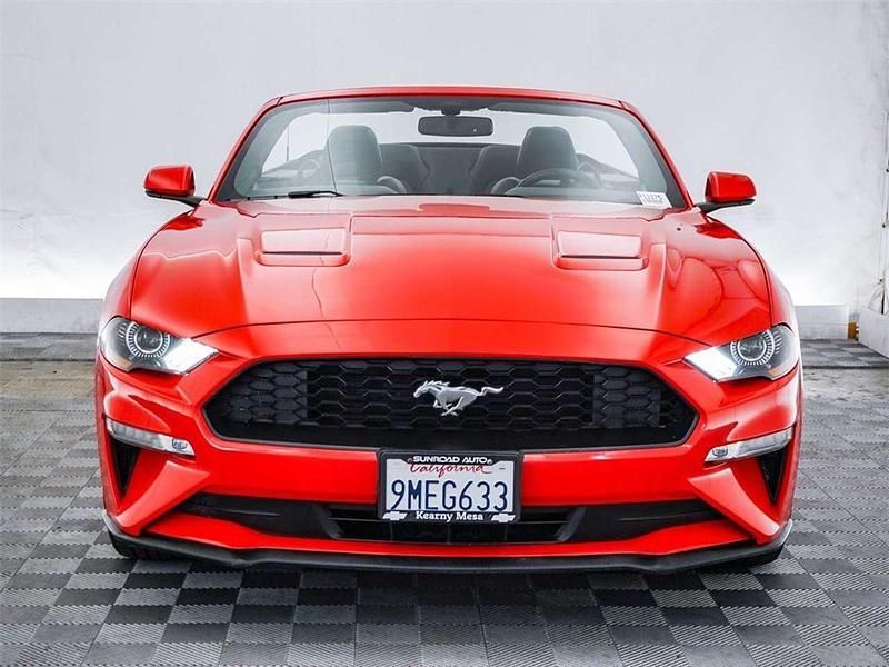 Rot Gebraucht 2019 Ford Mustang Premium Cabrio | 32.900 € (Teuer) - Bild 1/2