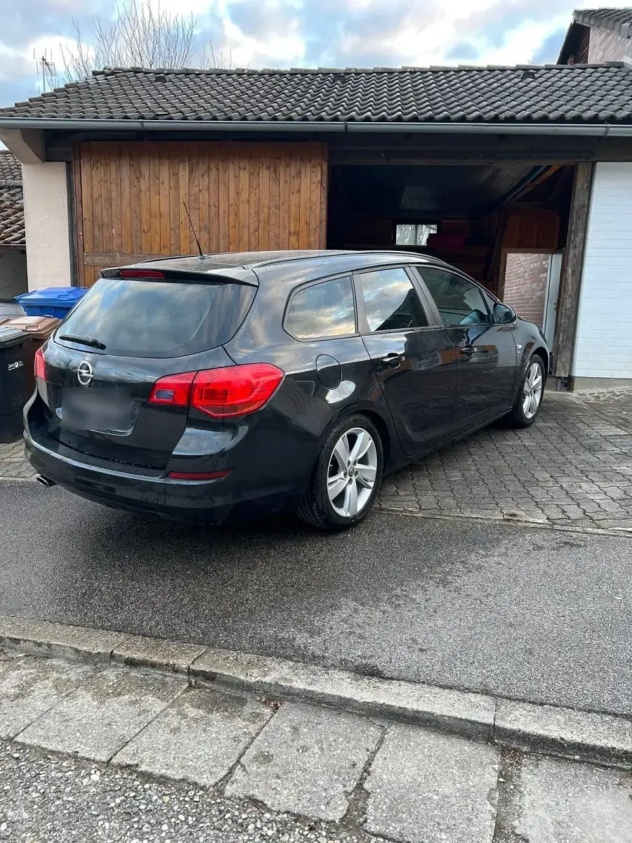 Gebraucht Opel Astra 140 PS (102 kW) 2012 Schwarz Kombi