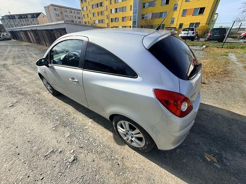 Gebraucht Opel Corsa Edition 87 PS (63 kW) 2012 Silber Kleinwagen