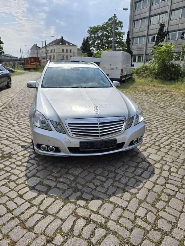 Silber Gebraucht 2011 Mercedes E220 Kombi | 4.999 € (Superpreis) - Bild 1/4