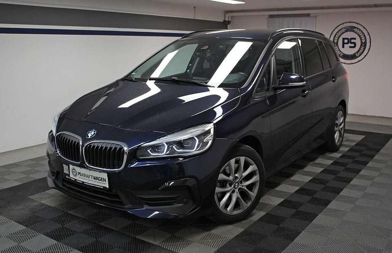 Imperialblau brillanteffekt me Gebraucht 2020 BMW 218 Van / Kleinbus | 21.990 € (Etwas zu teuer) - Bild 1/3