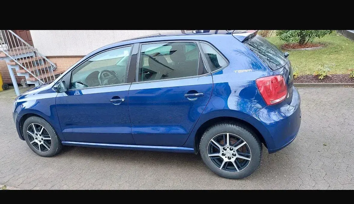 Second-hand VW Polo 60 CP (44 kW) 2011 Albastru Hatchback