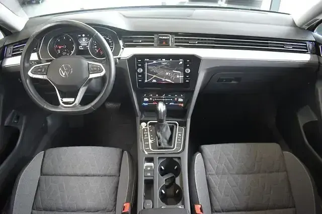 Gebraucht VW Passat 200 PS (147 kW) 2023 Grau Kombi