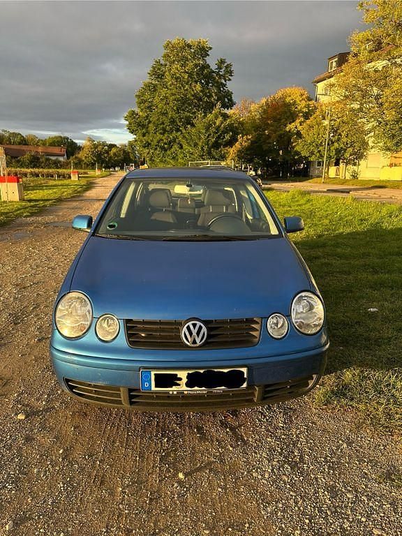 Blau Gebraucht 2004 VW Polo Limousine | 1.890 € (Fairer Preis) - Bild 1/4