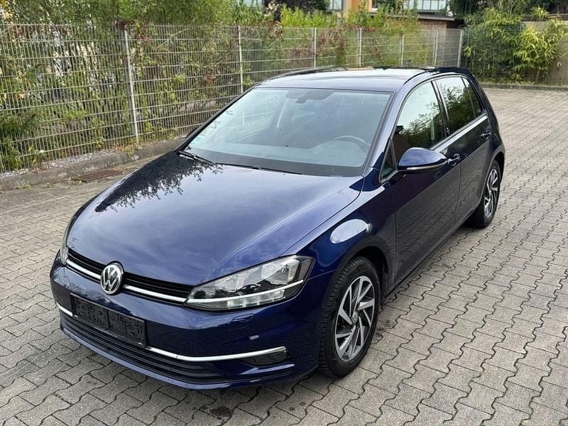 Gebraucht VW Golf Sound 125 PS (91 kW) 2018 Blau Limousine