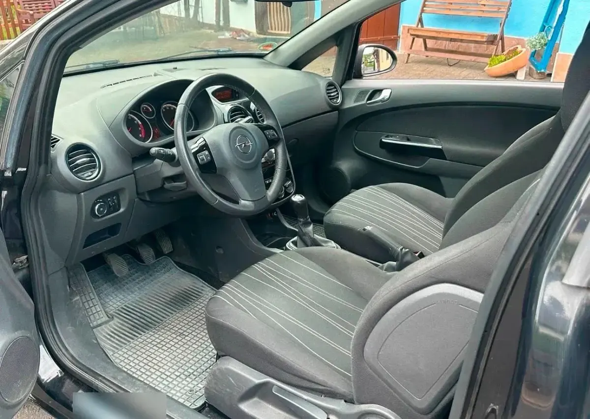 Gebraucht Opel Corsa 90 PS (66 kW) 2011 Schwarz Kleinwagen