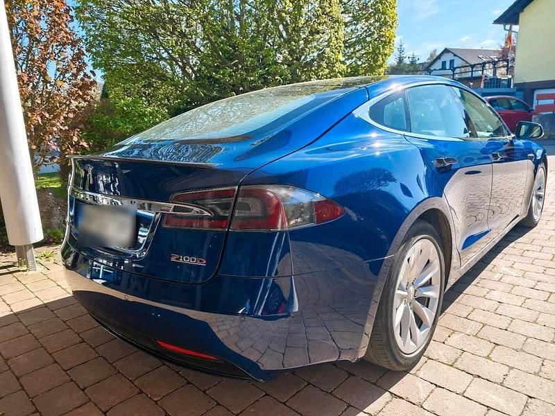 Second-hand Tesla Model S 567 kW (772 CP) 2019 Albastru Hatchback