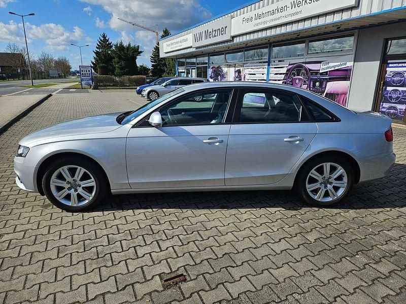 Gebraucht Audi A4 Attraction 160 PS (117 kW) 2008 Eissilber metallic Limousine