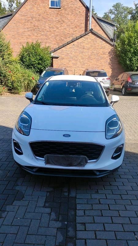 Weiß Gebraucht 2022 Ford Puma Gen-E Cool & Connect SUV | 14.900 € - Bild 1/4