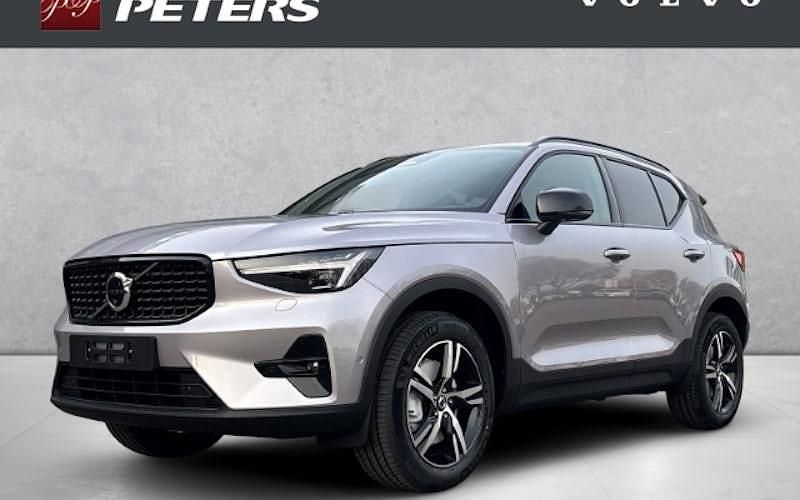 Neu Volvo XC40 Plus 197 PS (144 kW) 2026 Silber SUV