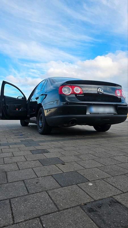 Gebraucht VW Passat 122 PS (89 kW) 2009 Schwarz Limousine