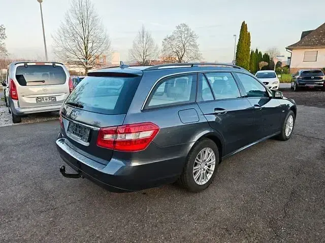 Gebraucht Mercedes E200 184 PS (135 kW) 2011 Grau Kombi