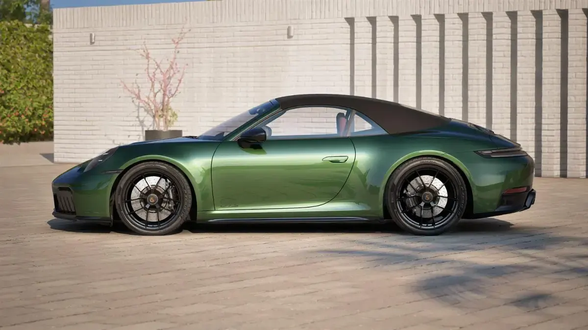 Neu Porsche 992 541 PS (397 kW) 2026 Grün Cabrio