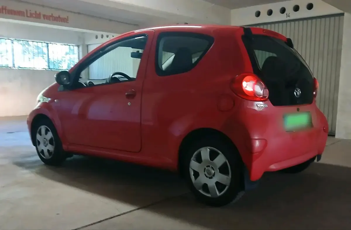 Gebraucht Toyota Aygo 68 PS (50 kW) 2005 Rot Kleinwagen