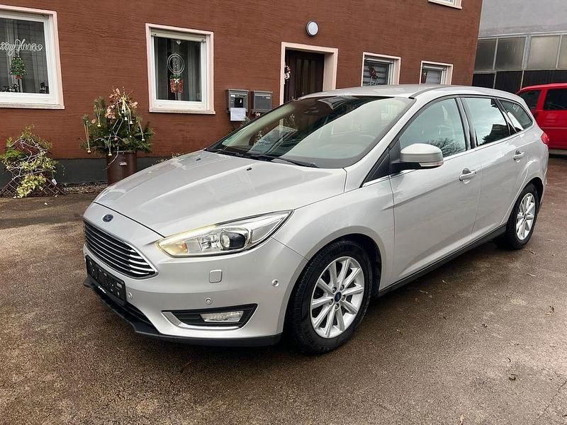 Silber Gebraucht 2017 Ford Focus Titanium Limousine | 6.600 € (Fairer Preis) - Bild 1/4
