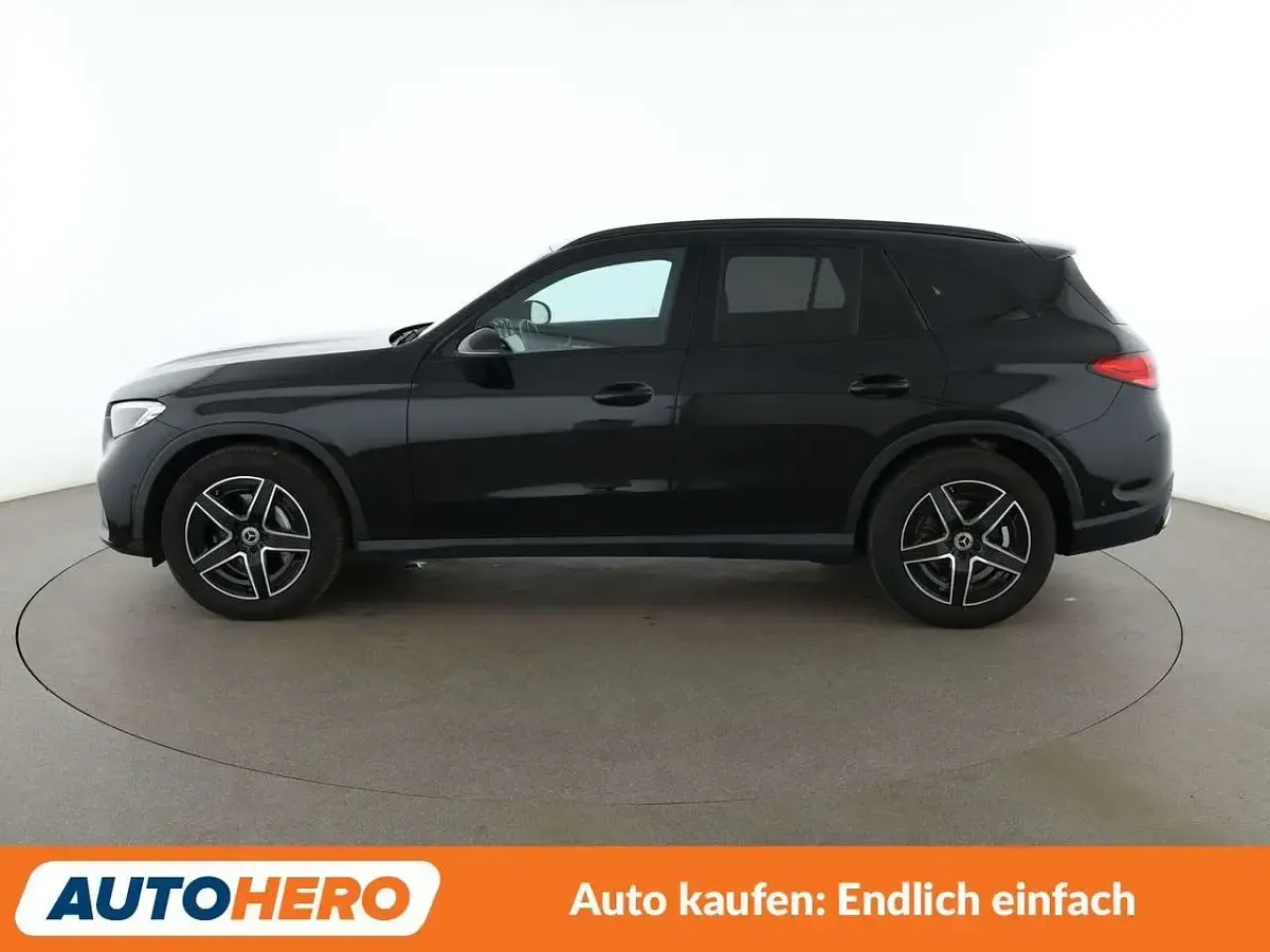 Gebraucht Mercedes GLC300 AMG line 281 PS (206 kW) 2023 Obsidianschwarz SUV