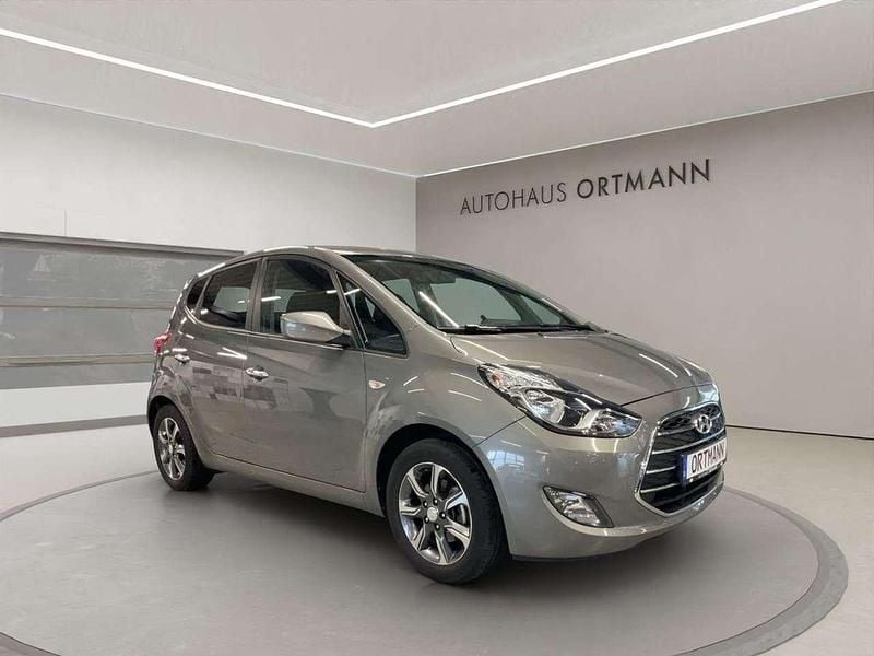 Olivine grey / met Gebraucht 2019 Hyundai ix20 Space Van / Kleinbus | 13.990 € (Fairer Preis) - Bild 1/4