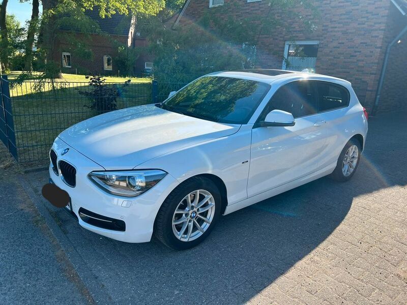 Schwarz Gebraucht 2014 BMW 116 Sport Line Kleinwagen | 9.600 € (Fairer Preis) - Bild 1/4