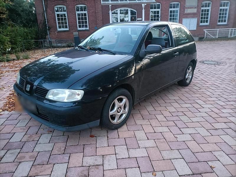 Schwarz Gebraucht 2000 Seat Ibiza Kleinwagen | 1.250 € (Fairer Preis) - Bild 1/4