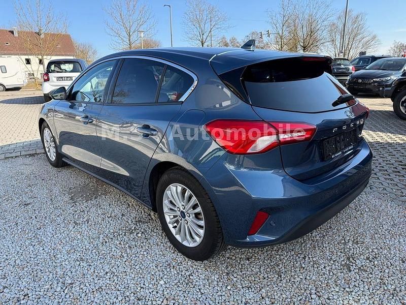 Gebraucht Ford Focus Titanium 125 PS (91 kW) 2018 Chromablau metallic Limousine