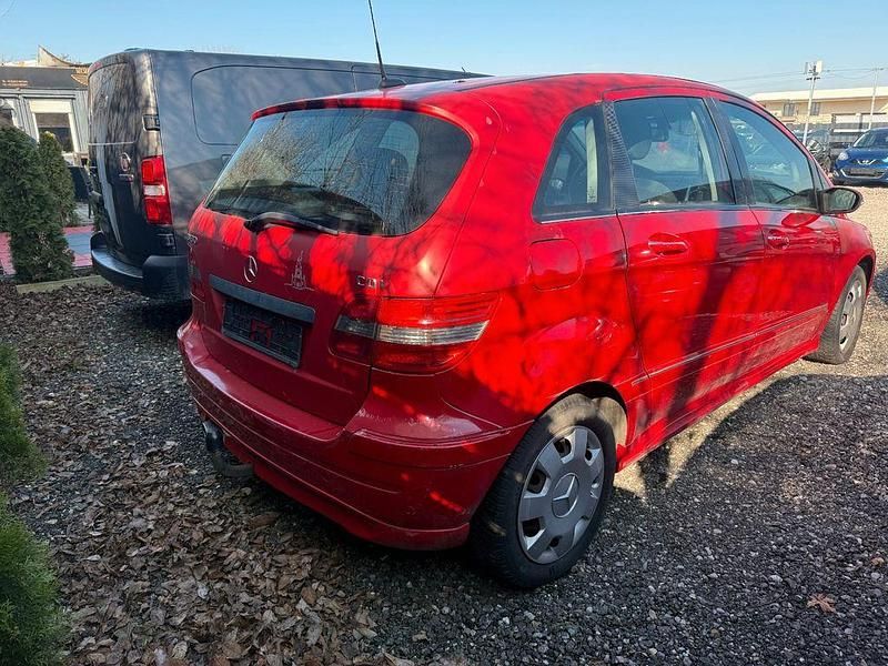 Gebraucht Mercedes B180 Edition 109 PS (80 kW) 2007 Rot Van / Kleinbus
