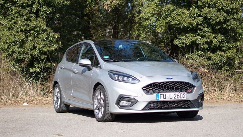 Silber Gebraucht 2019 Ford Fiesta ST Kleinwagen | 17.100 € (Fairer Preis) - Bild 1/4