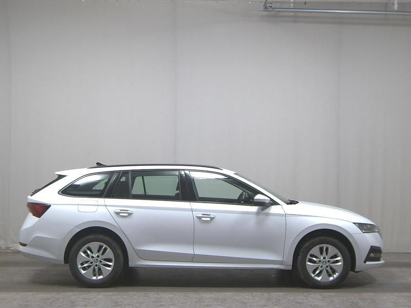 Weiss Gebraucht 2022 Skoda Octavia Ambition Kombi | 20.780 € (Guter Preis) - Bild 1/2