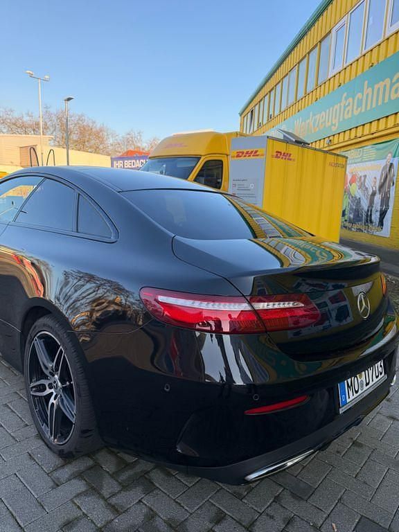 Gebraucht Mercedes E220 AMG line 194 PS (142 kW) 2018 Schwarz Coupé