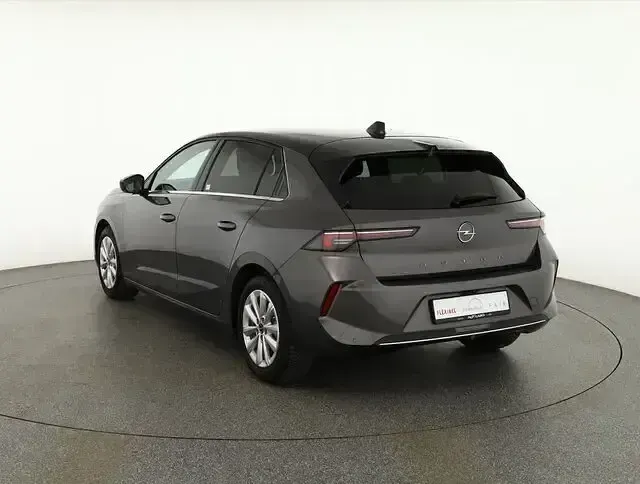 Usado Opel Astra Elegance 110 HP (80 kW) 2023 Cinzento Sedan
