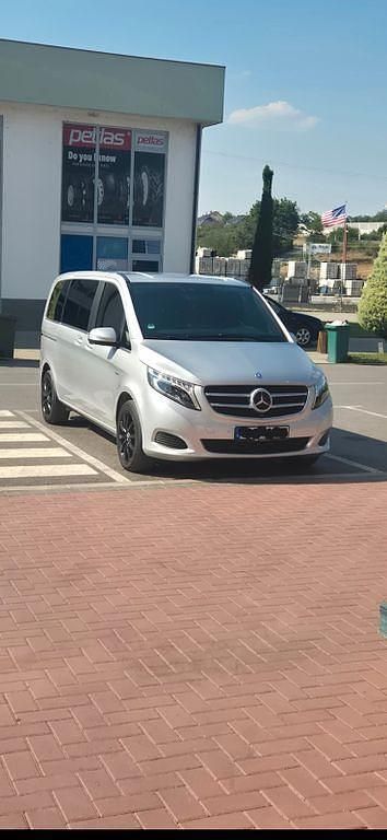 Silber Gebraucht 2016 Mercedes V250 Avantgarde Van / Kleinbus | 34.499 € (Guter Preis) - Bild 1/4
