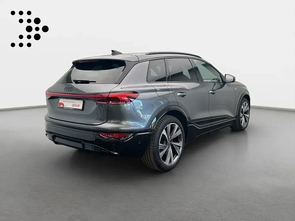 Gebraucht Audi Q6 e-tron Performance 225 kW (306 PS) 2025 Daytonagrau perleffekt SUV