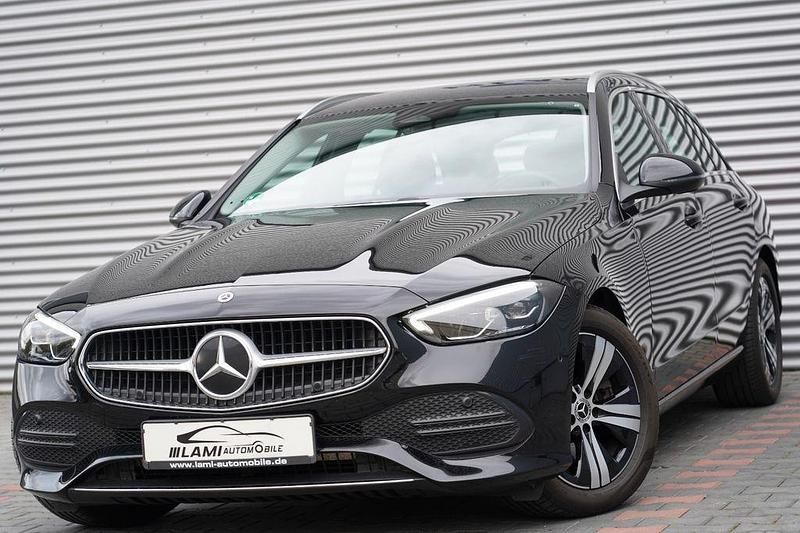 Schwarz Gebraucht 2023 Mercedes C200 Avantgarde Limousine | 27.999 € (Superpreis) - Bild 1/4