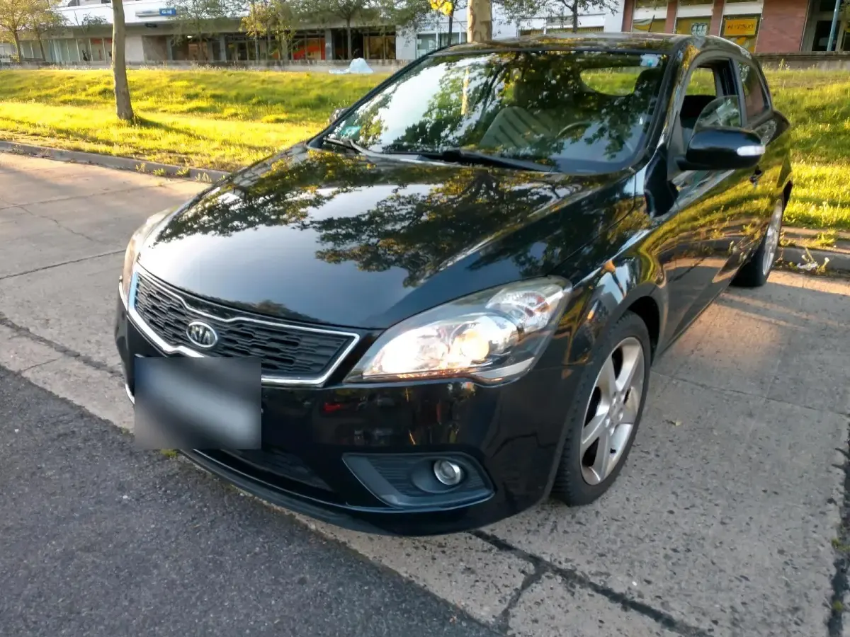 Gebraucht Kia ProCeed 128 PS (94 kW) 2011 Schwarz Kleinwagen