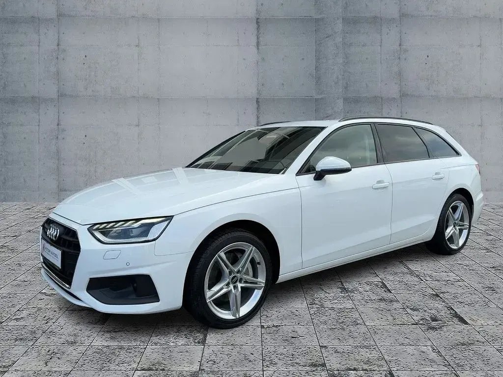 Używany Audi A4 Performance 204 KM (150 kW) 2023 Biały Kombi