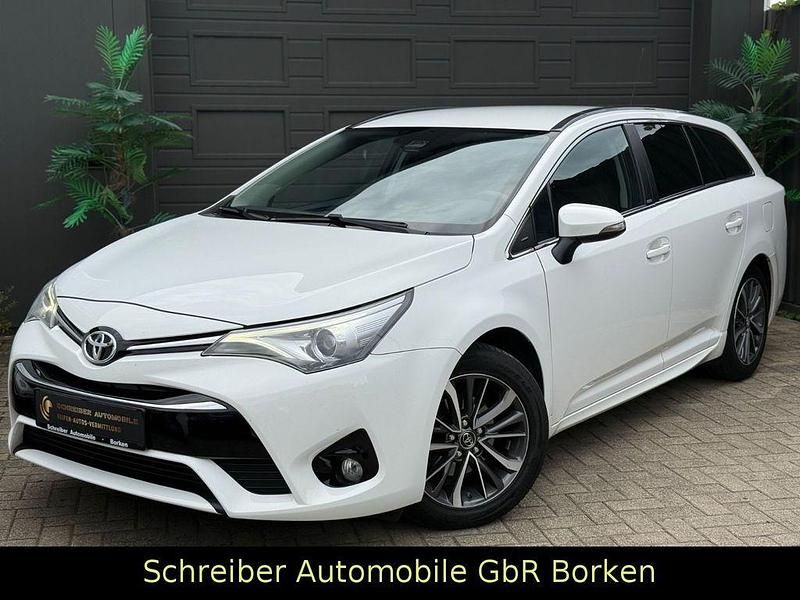 Weiß Gebraucht 2017 Toyota Avensis Edition-S Kombi | 12.999 € (Fairer Preis) - Bild 1/4